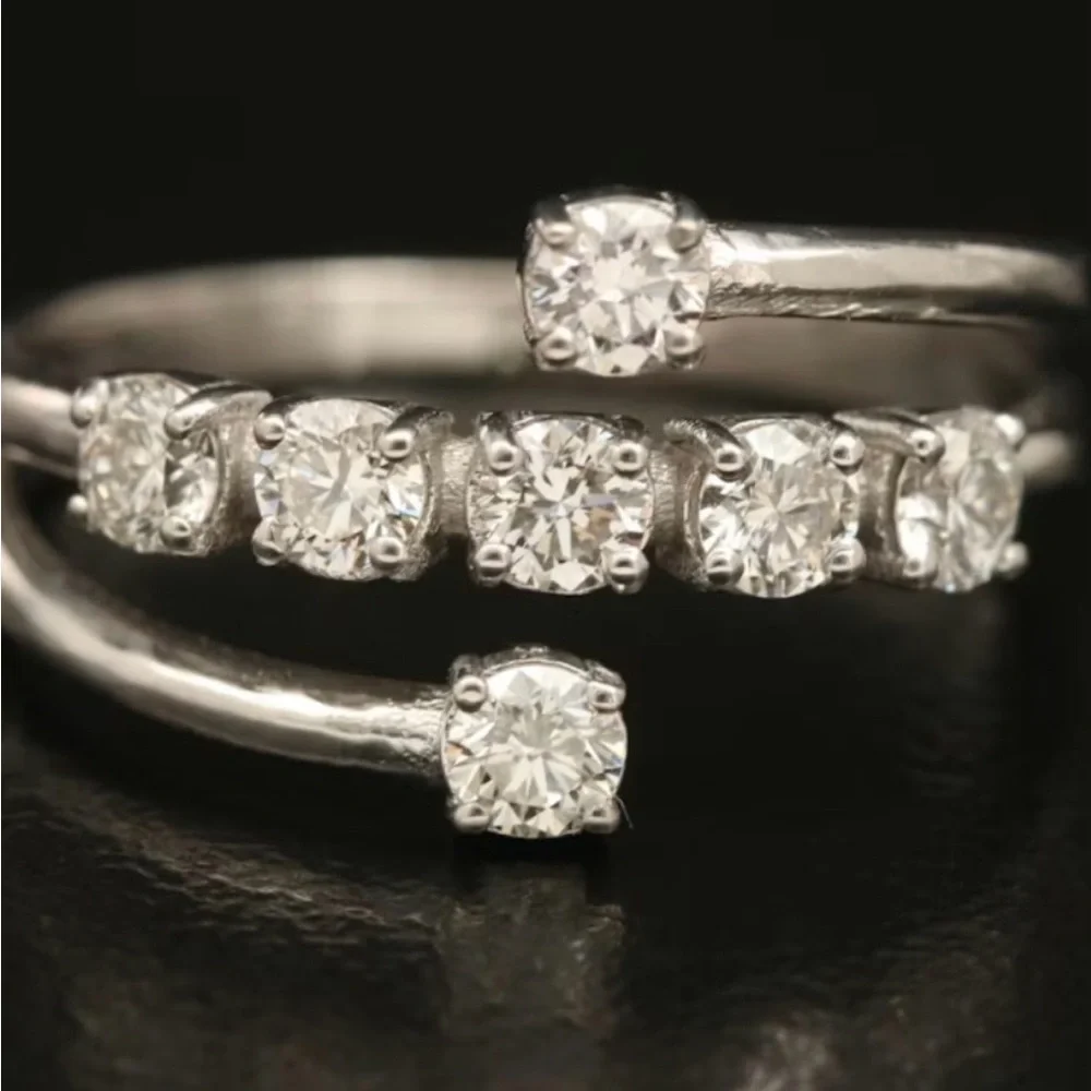 Classic 14k white gold with diamond ring - Picture 3 of 4